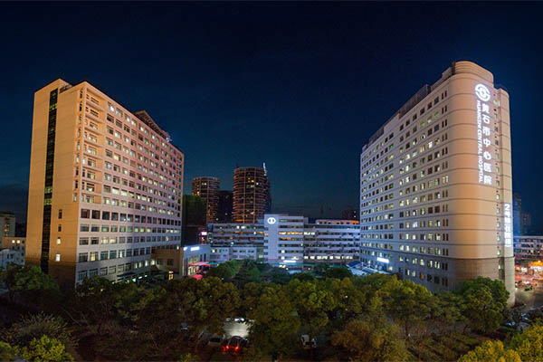 pills wrapped into a hundred dollar bill